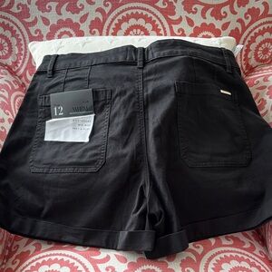 NWT White House Black Market Black Women's Mid-Rise Pret A Play Short Size 12